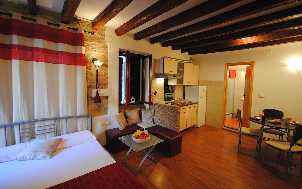 Guesthouse Ancient Stone Rovinj Oda fotoğraf