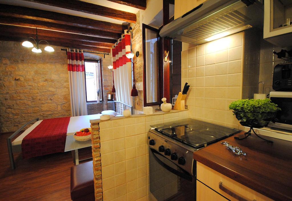Guesthouse Ancient Stone Rovinj Oda fotoğraf