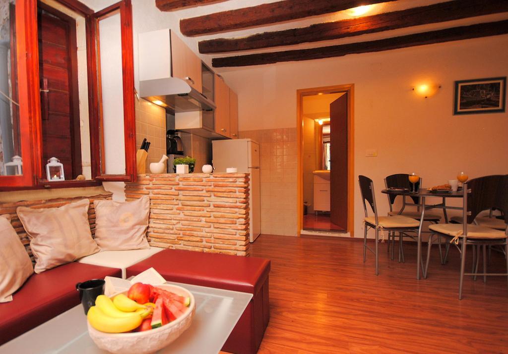 Guesthouse Ancient Stone Rovinj Oda fotoğraf