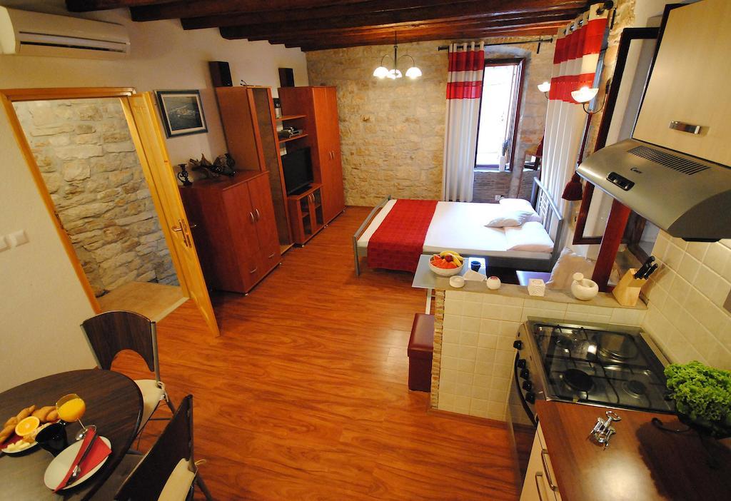 Guesthouse Ancient Stone Rovinj Oda fotoğraf